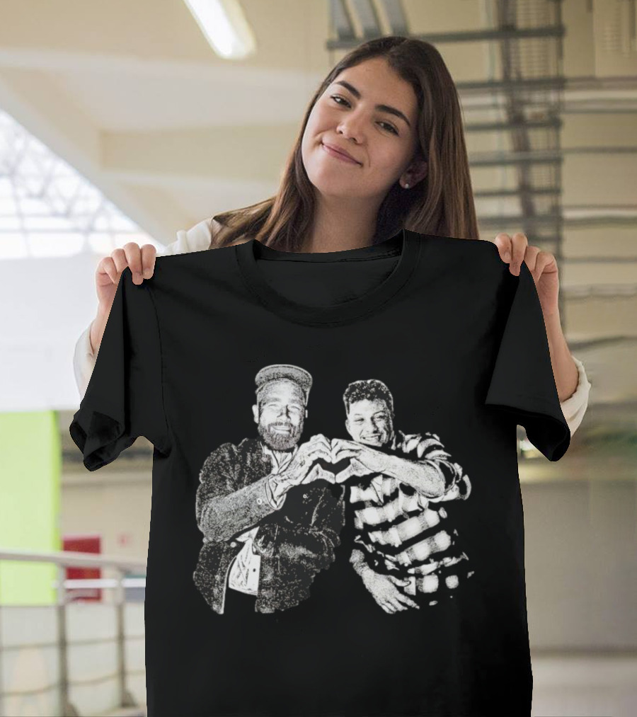 Nice Travis Kelce Hand Love Patrick Mahomes T-Shirt