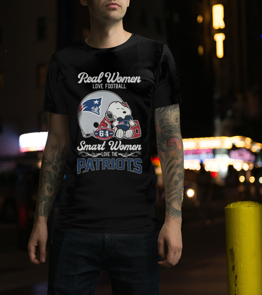 Real Women Love Football Smart Women Love The Patriots Snoopy Patriots Helmet T-Shirt