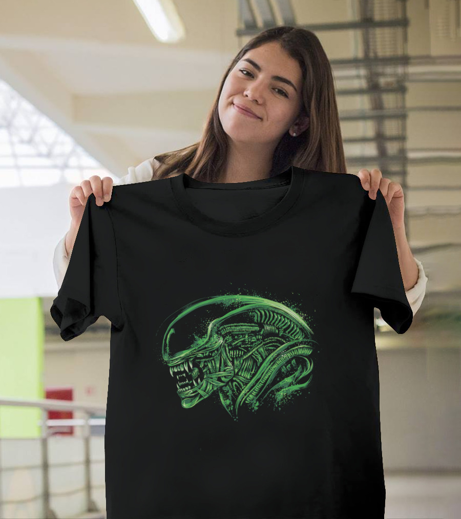 Alien Space Nightmare Monster Head in Green T-Shirt