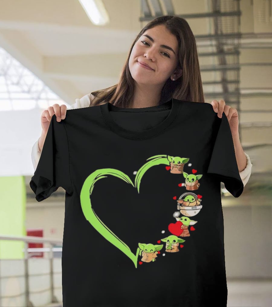 Baby Yoda Cute Heart Green Outline Mandalorian Grogu Love T-Shirt