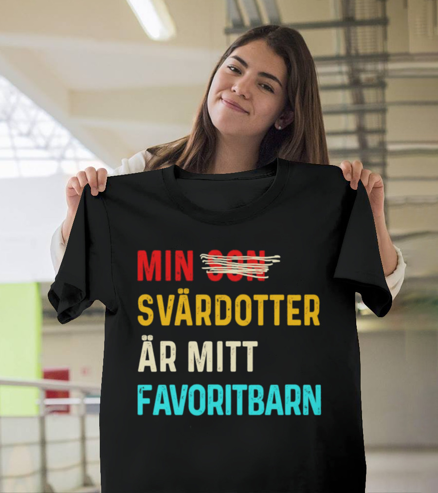 Min Svärdotter Är Mitt Favoritbarn Rolig Text T-Shirt