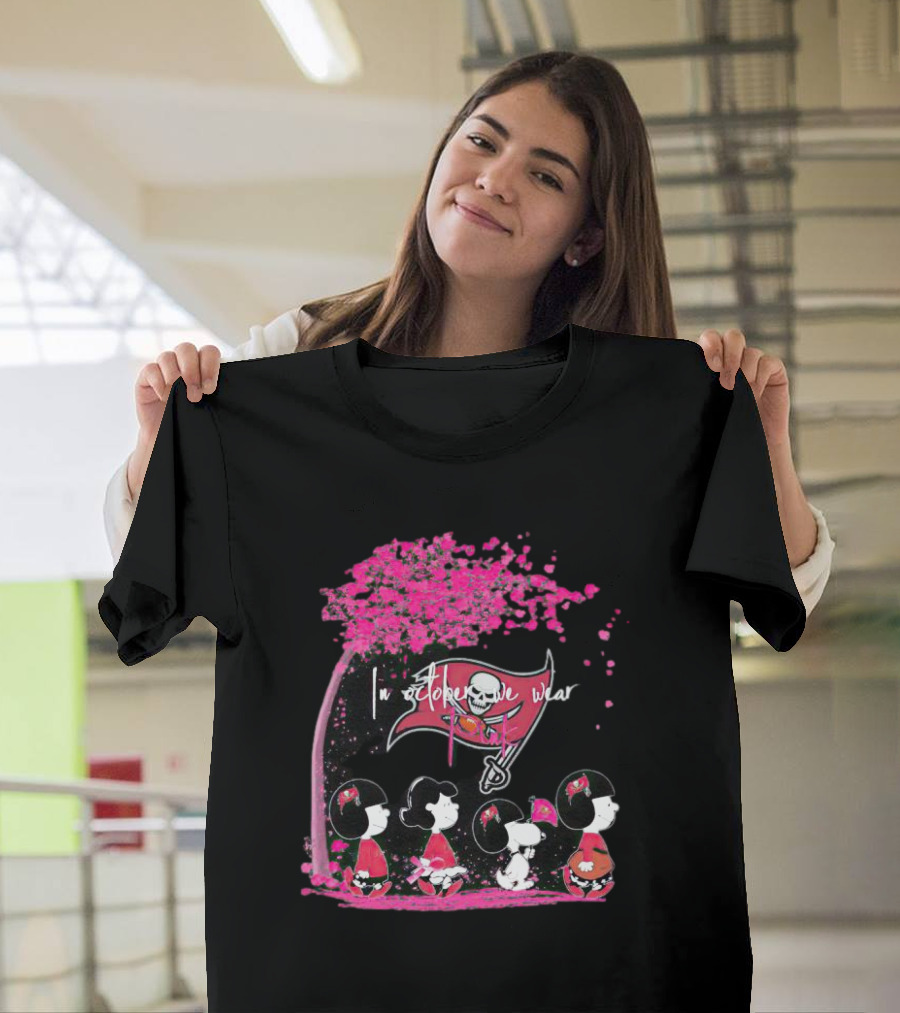 Tampa Bay Buccaneers Peanuts Characters In October We Wear Pink Breast Cancer Awareness T-Shirt