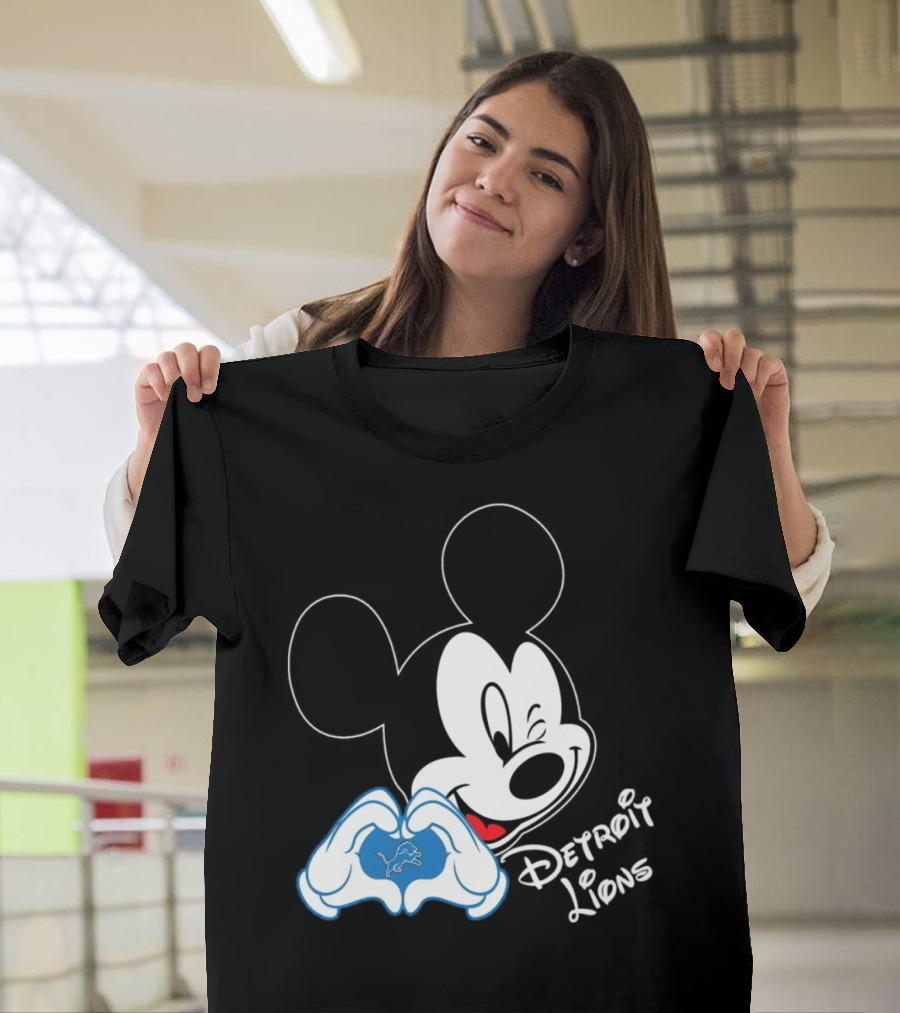 Mickey Detroit Lions Love Heart Gesture T-Shirt