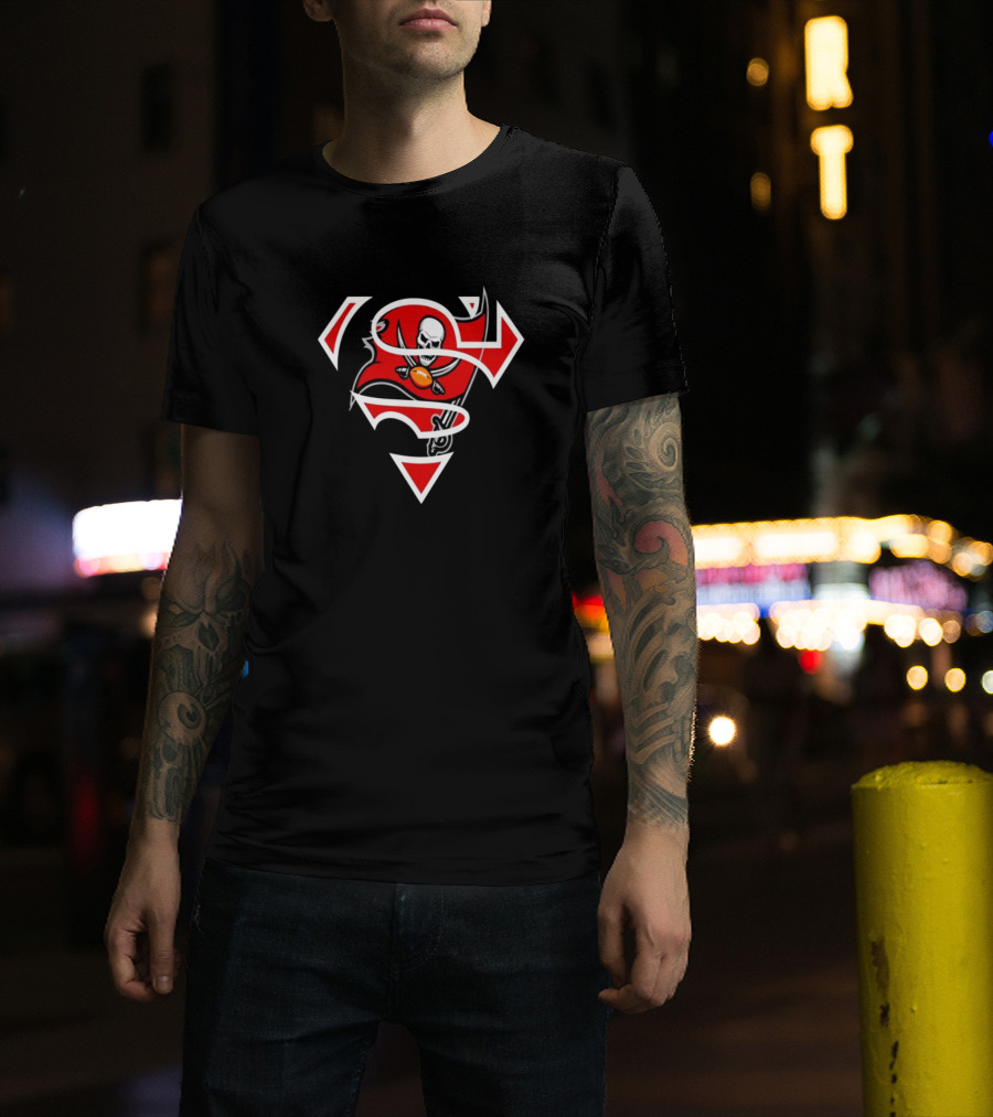 Tampa Bay Buccaneers Super Hero Skull Emblem T-Shirt