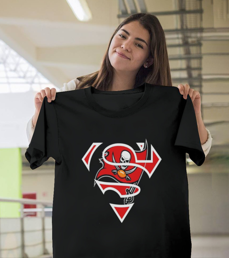 Tampa Bay Buccaneers Super Hero Skull Emblem T-Shirt