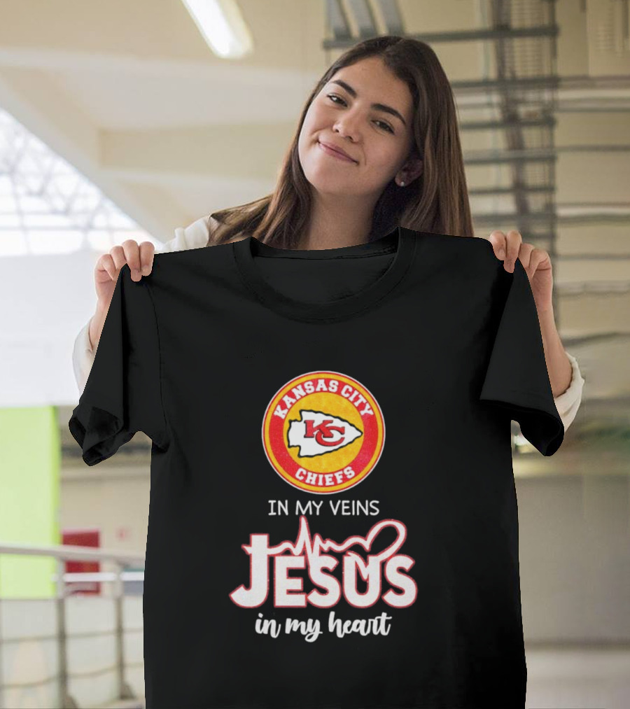 Kansas City Chiefs In My Veins Jesus In My Heart Football Faithful T-Shirt