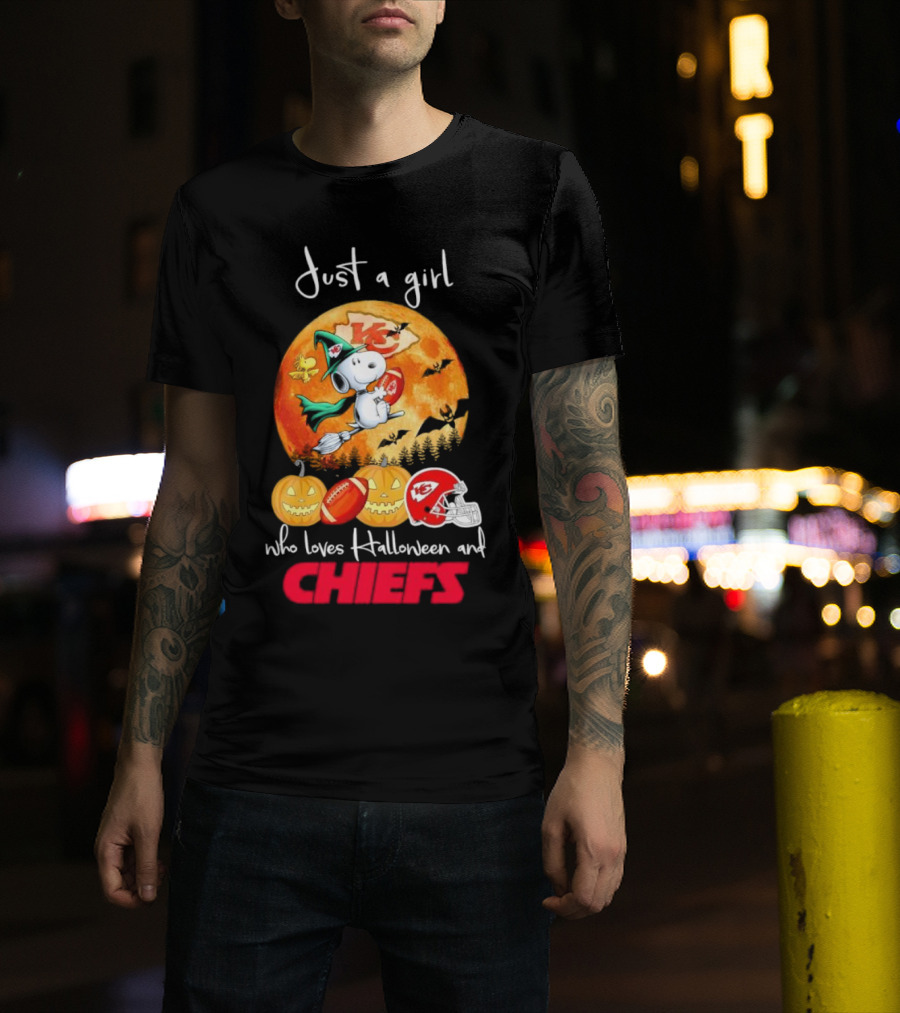 Just A Girl Who Loves Halloween And Chiefs Snoopy Witch T-Shirt