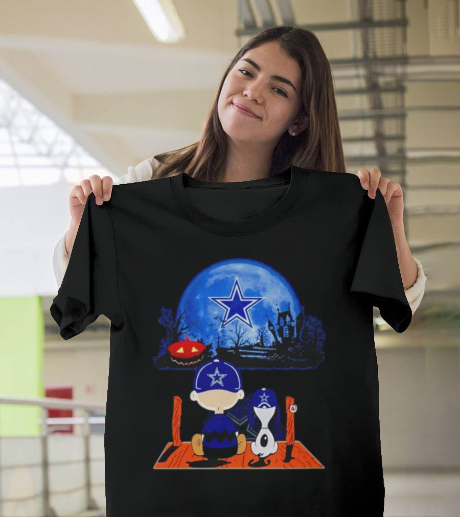 Charlie Brown And Snoopy Dallas Cowboys Halloween Under Blue Moon With Pumpkin T-Shirt