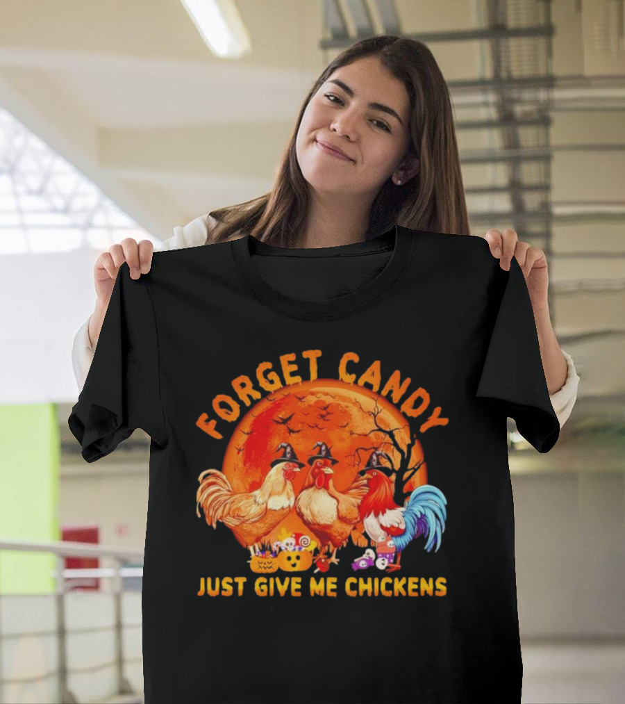 Forget Candy Just Give Me Chickens Halloween Full Moon với Cây Trực Tiếp Sau Gà Trống Đội Nón Phù Thủy T-Shirt