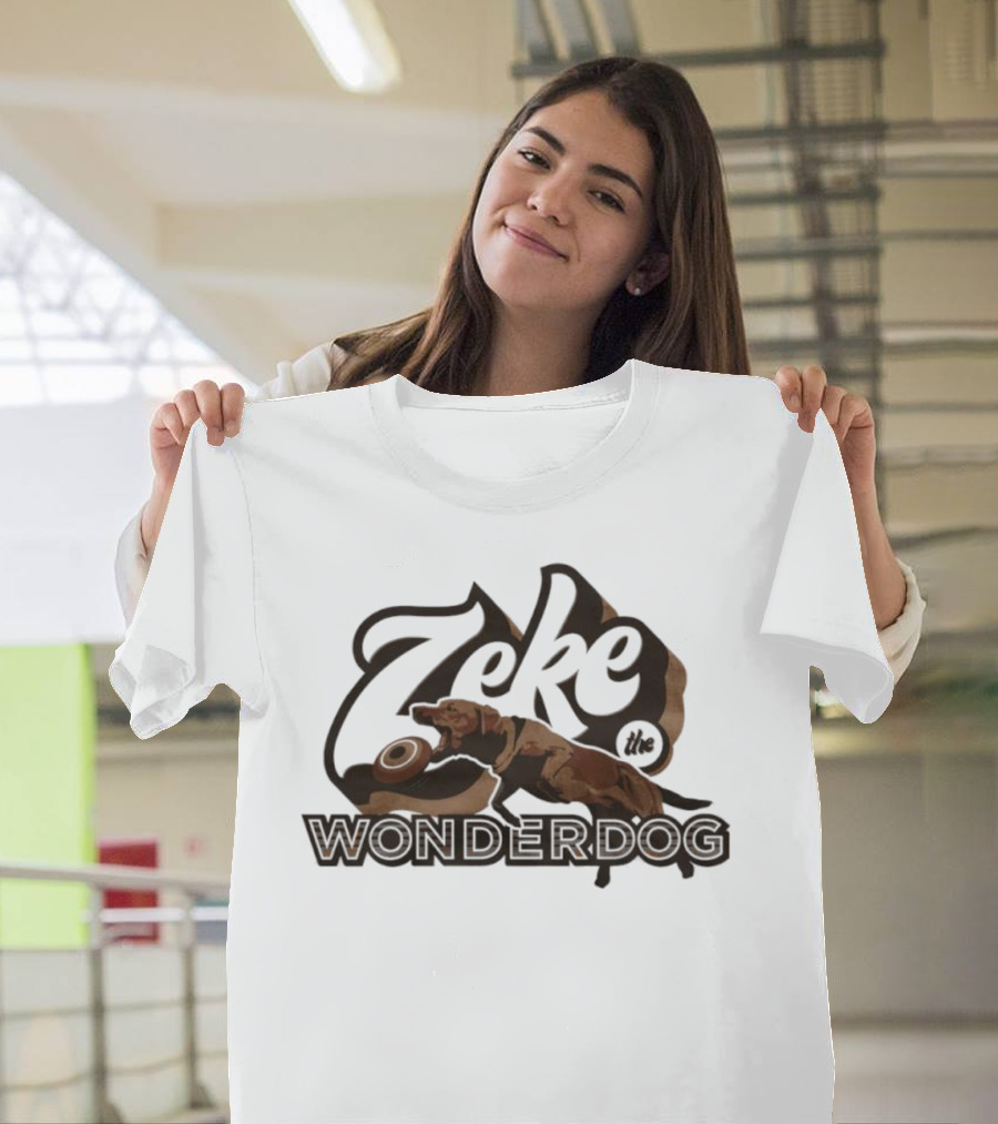 Zeke The Wonderdog Playing Frisbee T-Shirt