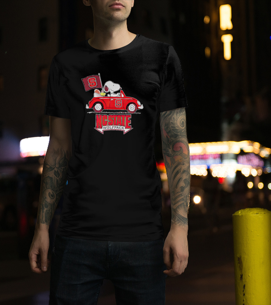 Snoopy And Woodstock Driving Car With NC State Wolfpack Flag T-Shirt
