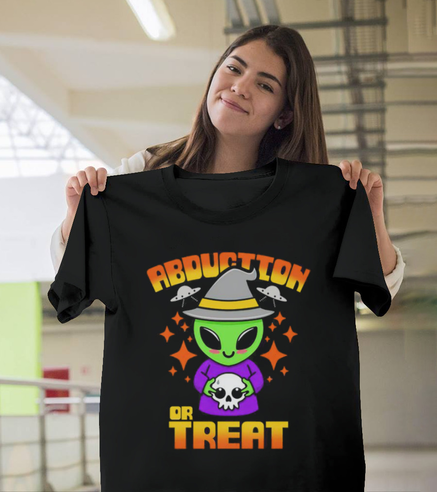 Abduction Or Treat Alien Halloween Witch Hat UFOs T-Shirt