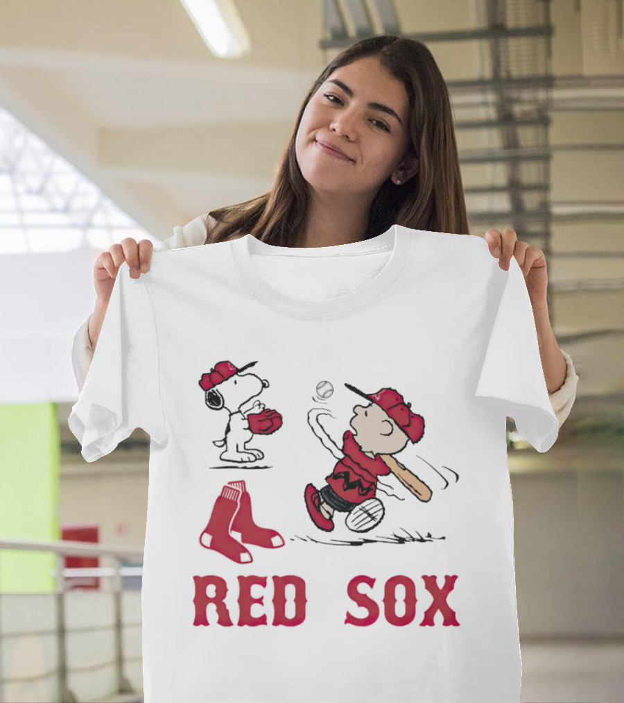 Charlie Brown Snoopy Boston Red Sox Baseball Play Peanuts Characters T-Shirt