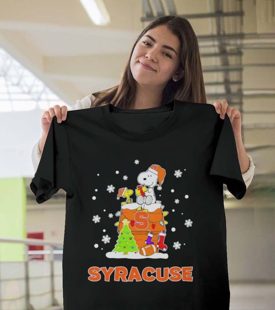 Snoopy And Woodstock On Syracuse Orange Doghouse Christmas Football Scene T-Shirt
