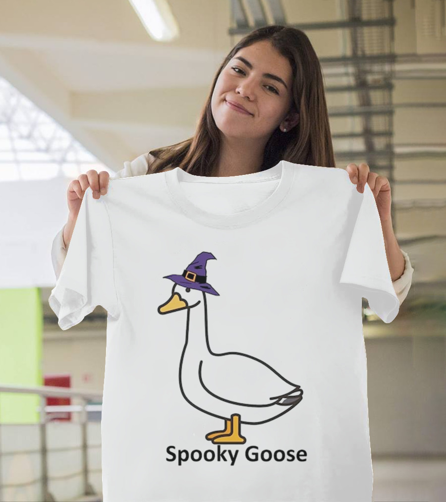 Spooky Goose Witch Hat Funny Goose Halloween T-Shirt