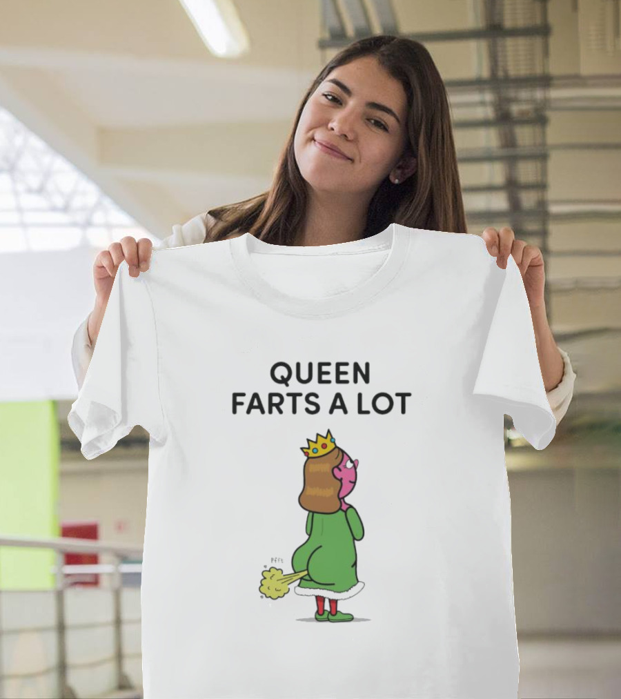 Queen Farts A Lot Christmas Queen In Green Dress With Crown T-Shirt
