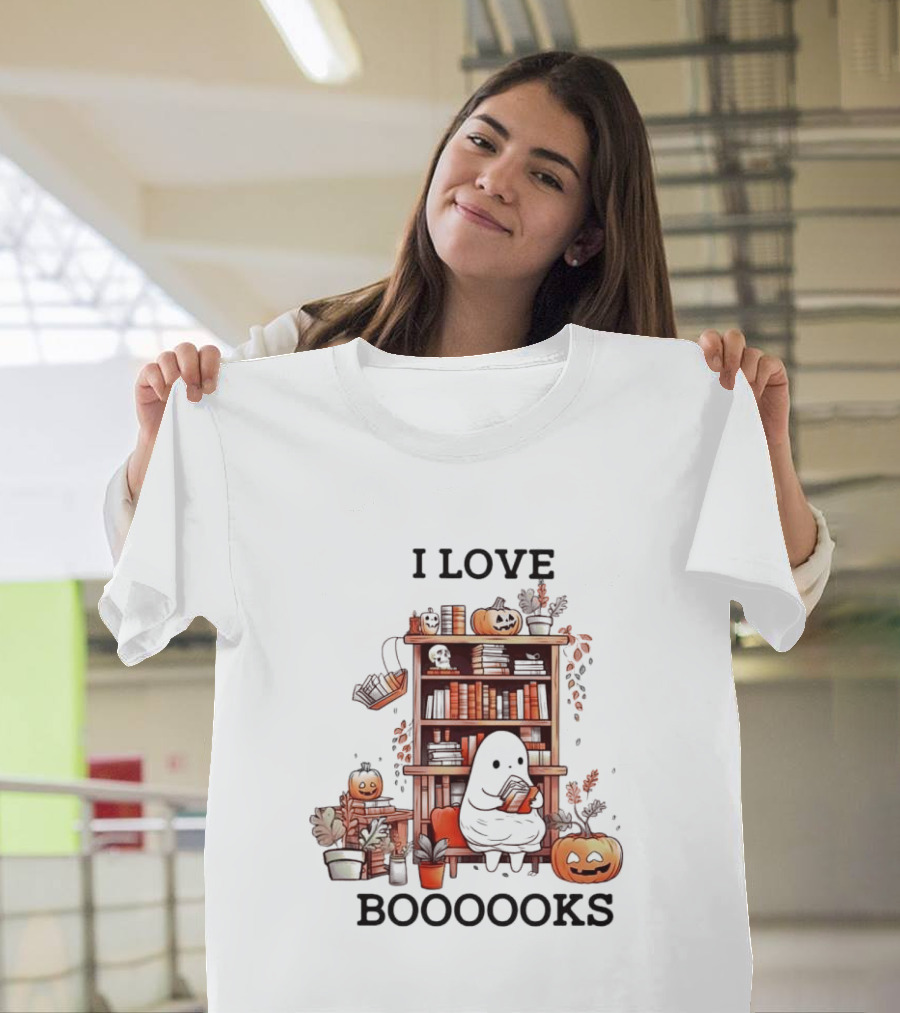 I Love Boooooks Ghost Reading with Pumpkins and Bookshelf Halloween T-Shirt