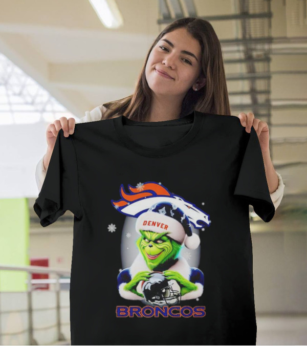 Denver Broncos Christmas Grinch Holding Football Helmet T-Shirt