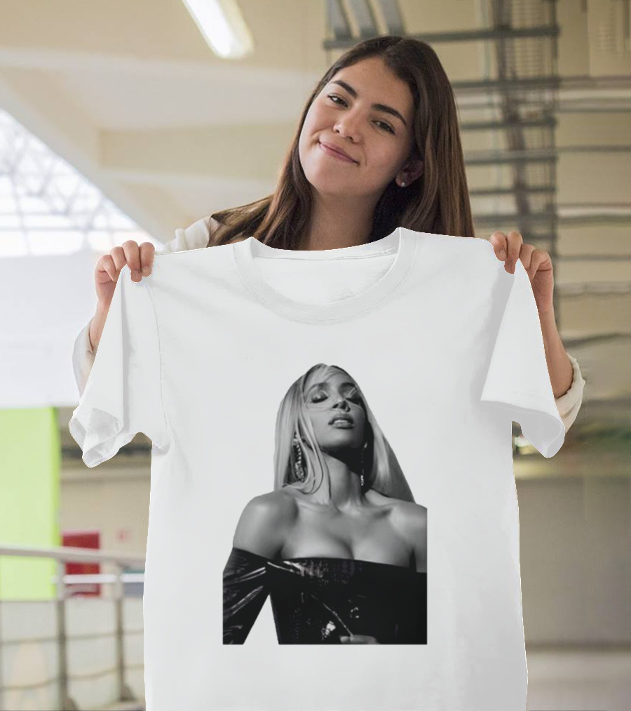 Kelly Rowland Krew Iconic Black And White Fashion Pose T-Shirt