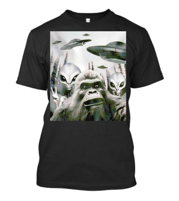 Bigfoot Aliens Selfie UFO Forest Adventure T-Shirt