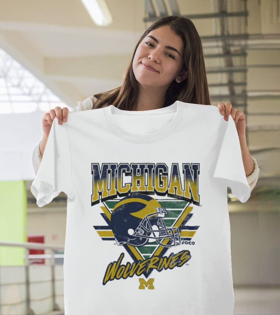 Michigan Wolverines Vintage Triangle Football Helmet M T-Shirt