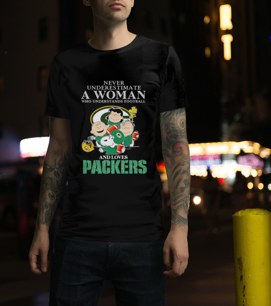 Never Underestimate A Woman Who Understands Football And Loves Packers Featuring Peanuts Characters T-Shirt