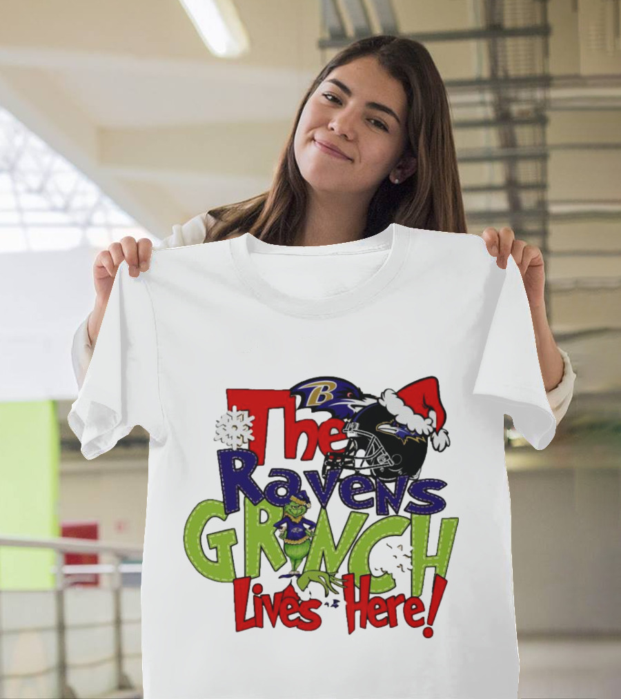 The Ravens Grinch Lives Here Christmas Ravens Logo Santa Hat T-Shirt