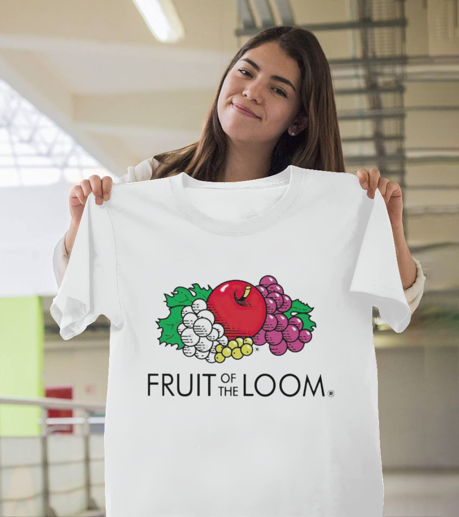 FRUIT OF THE LOOM Logo with Apples Grapes and Leaves T-Shirt