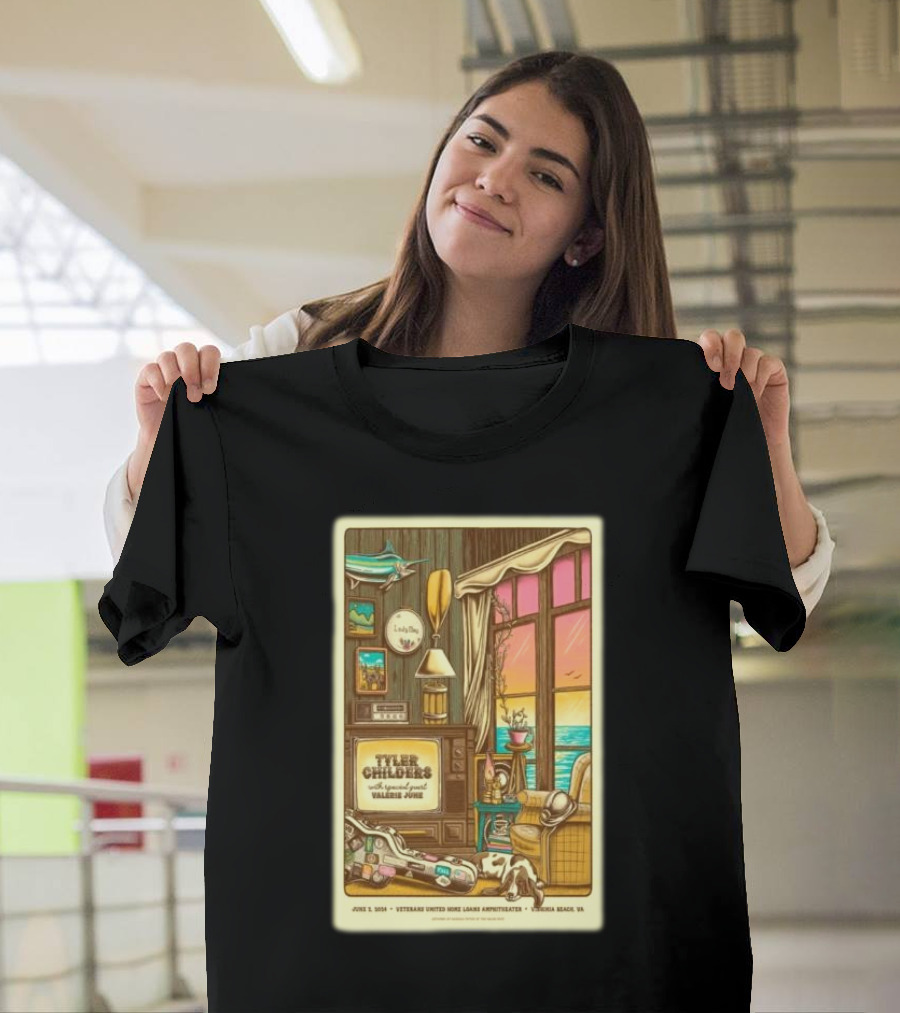 Tyler Childers with Warren June June 2 2024 Veteran United Home Loans Amphitheater Virginia Beach VA T-Shirt