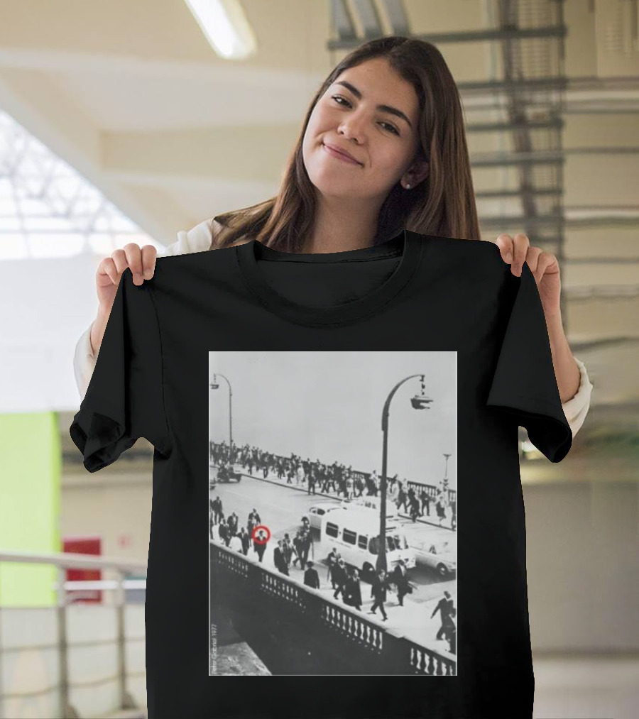 Peter Gabriel in 1977 Urban Crowd with Red Circle Highlight T-Shirt