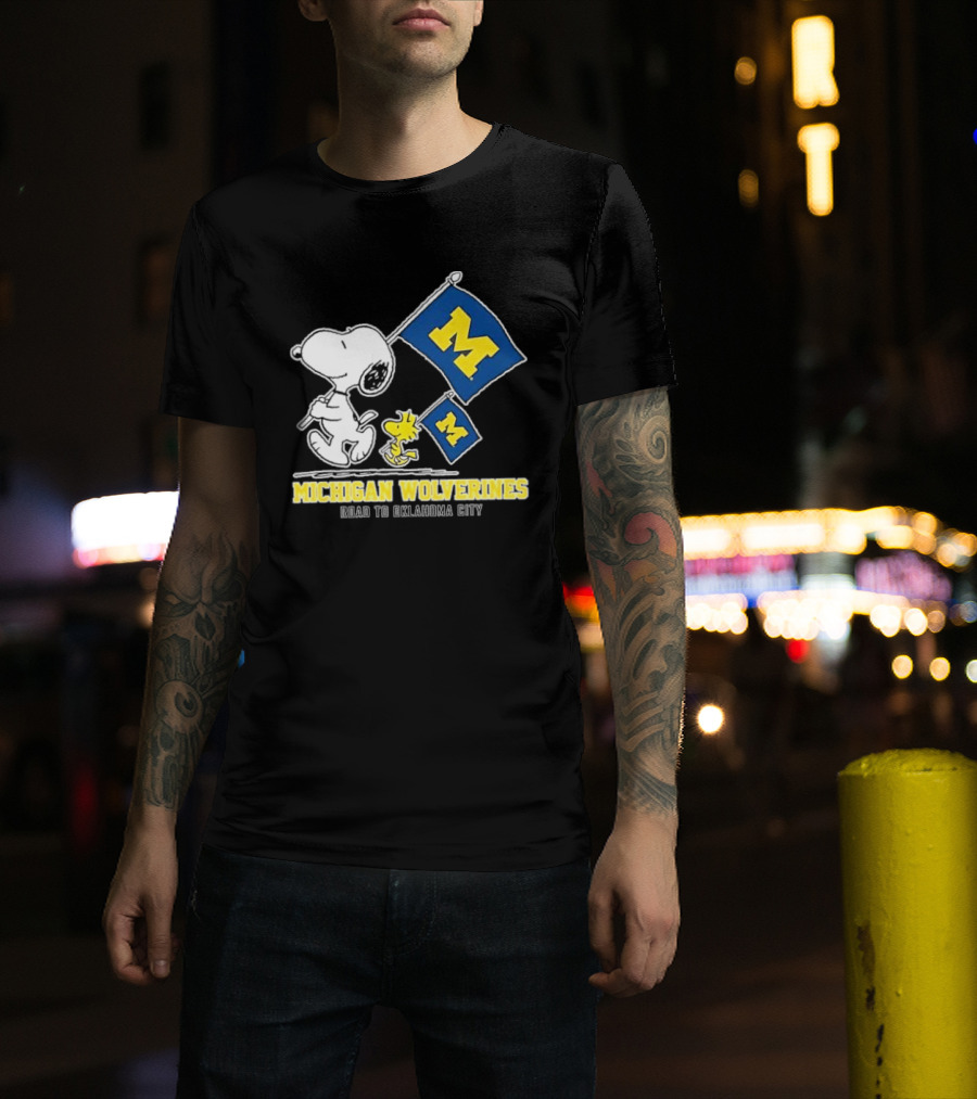 Snoopy And Woodstock Michigan Wolverines Flags Road To Oklahoma City T-Shirt