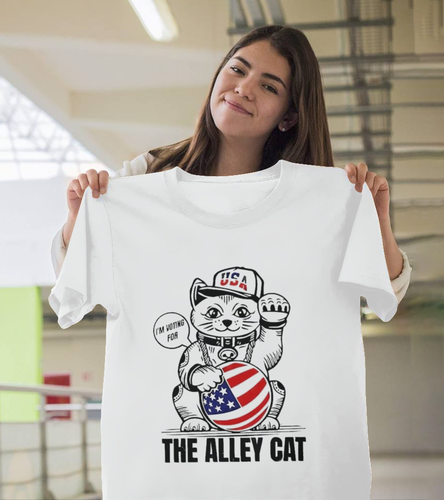 USA I'm Voting For The Alley Cat Patriotic Cat Holding American Flag Ball T-Shirt