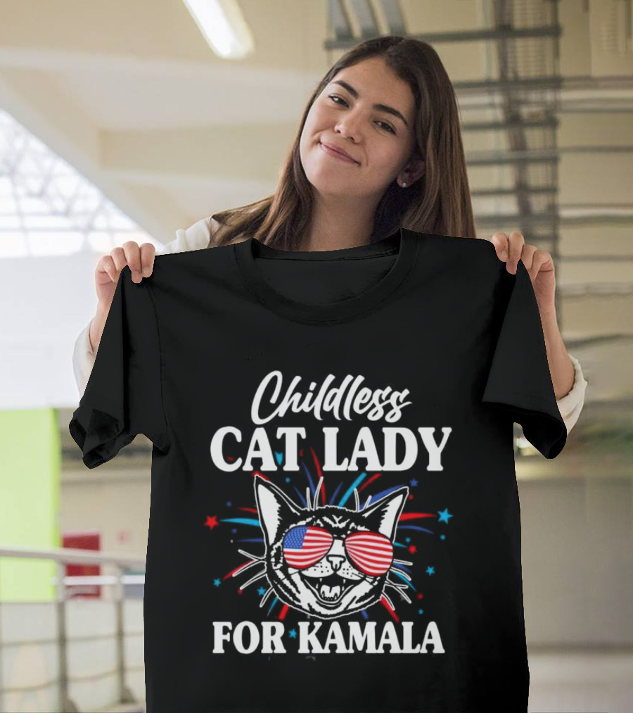 Childless Cat Lady For Kamala 2024 Patriotic Cat With Sunglasses T-Shirt