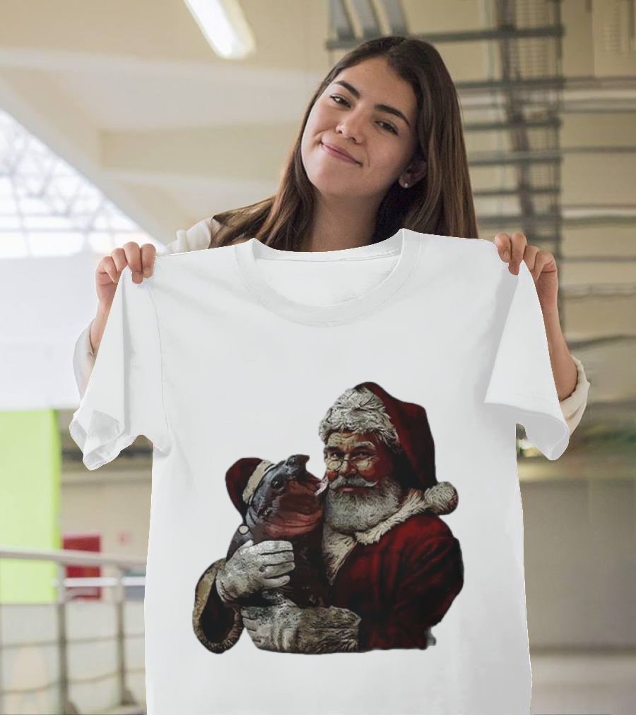 Moo Deng Xmas Funny Christmas Santa Hug Cute Baby Hippo Santa Claus Holiday T-Shirt