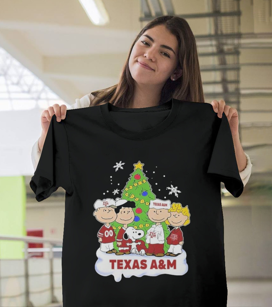 Texas A&M Aggies Christmas With Snoopy And Peanuts Characters T-Shirt