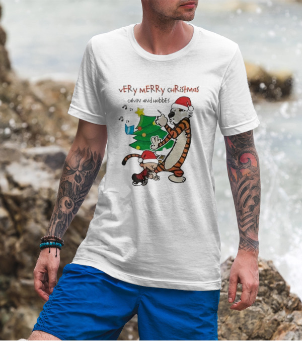 VErY MERRY ChrIStmAS Calvin And Hobbes Santa Hats Christmas Tree Dance T-Shirt