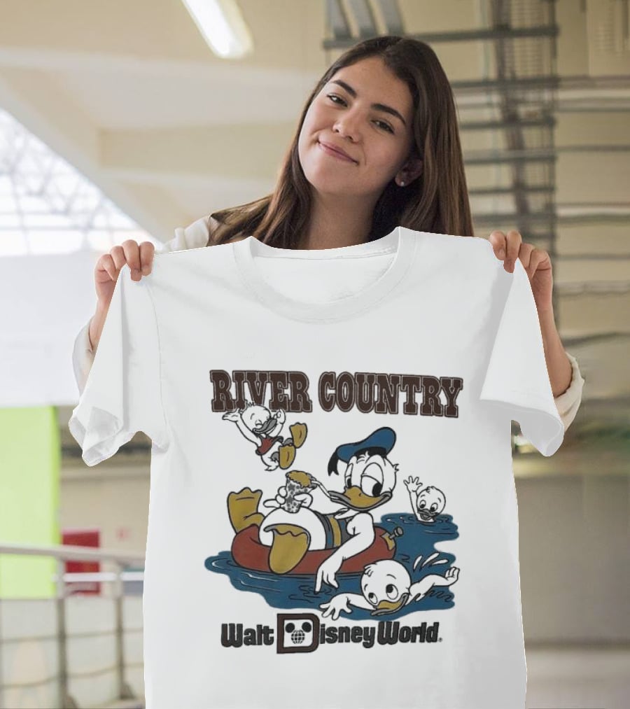Walt Disney World River Country Duck Characters Floating Scene T-Shirt