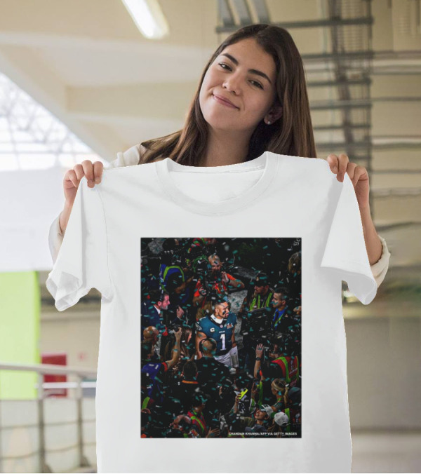 CHANDAN KHANNA AFP JALEN HURTS CONFETTI PHILADELPHIA EAGLES LIX T-Shirt