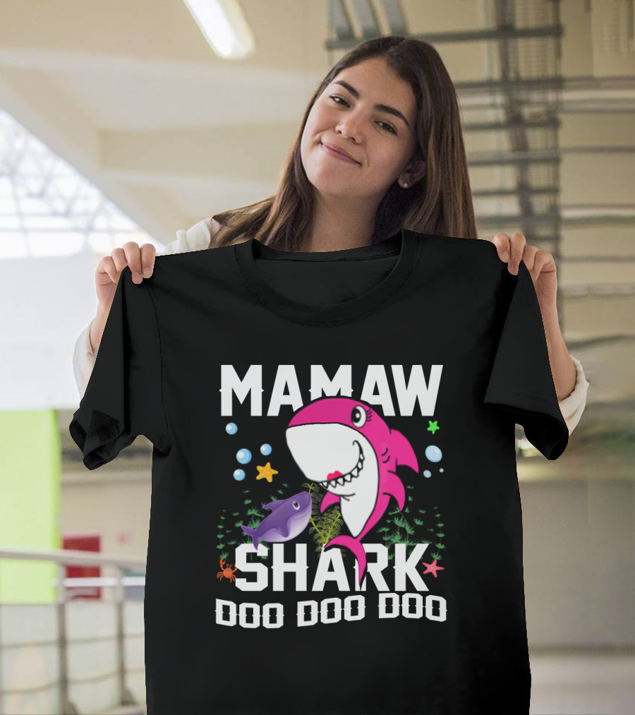 Mamaw Shark Doo Doo Doo Pink Cartoon With Fish And Bubbles T-Shirt