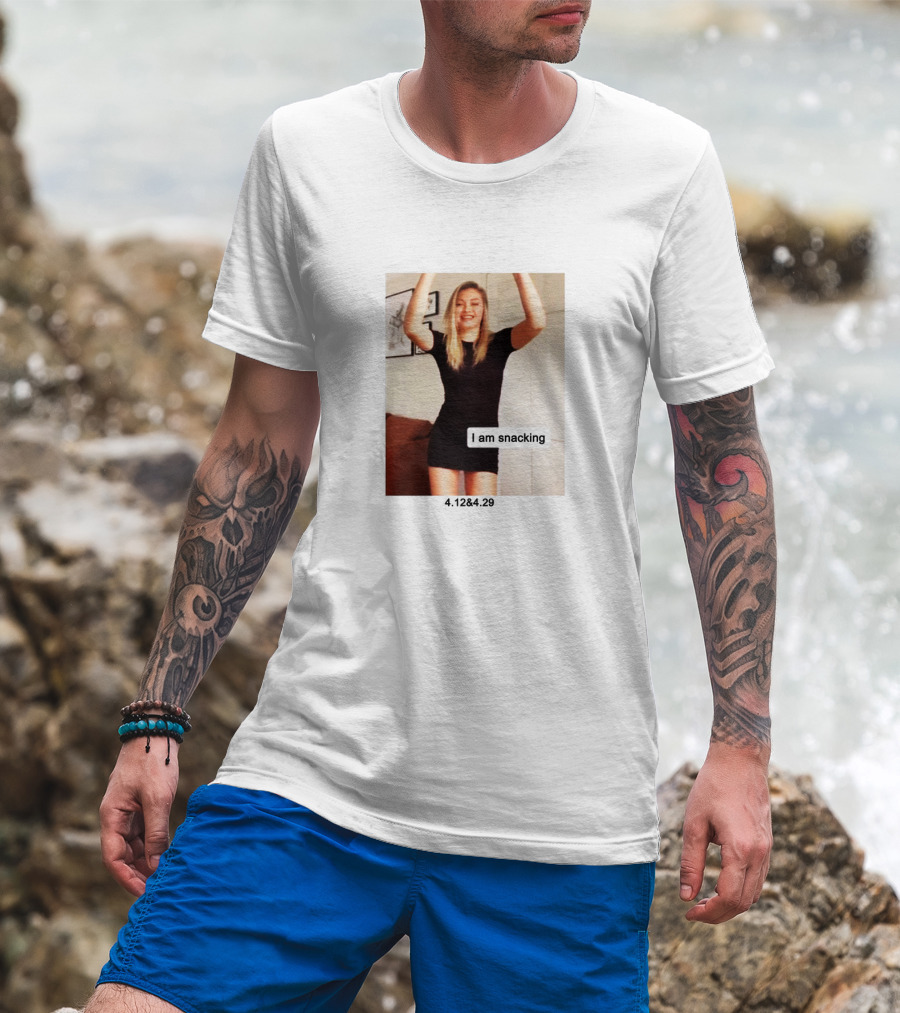 I Am Snacking 4.1284.29 T-Shirt