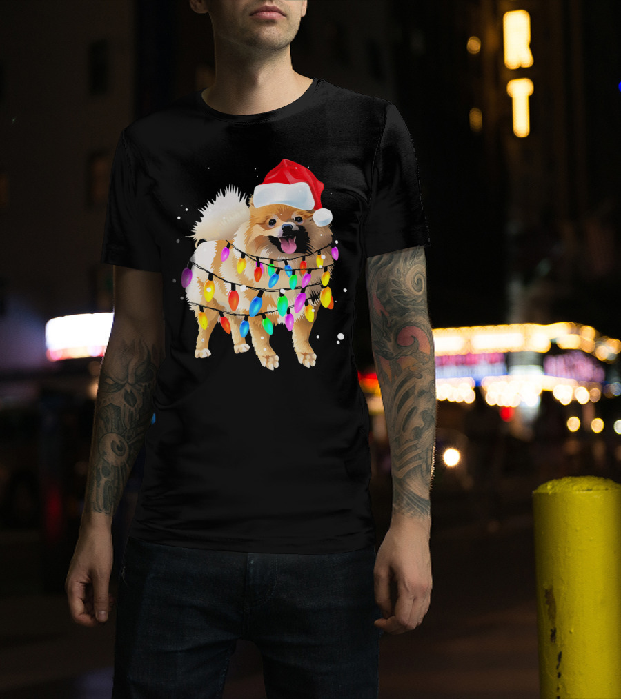 Pomeranian With Santa Hat And Colorful Christmas Lights T-Shirt