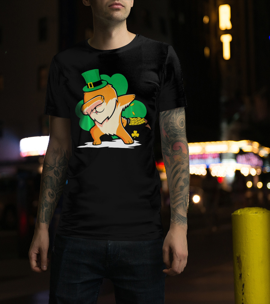 St Patrick's Day Dabbing Pomeranian With Leprechaun Hat And Shamrock T-Shirt