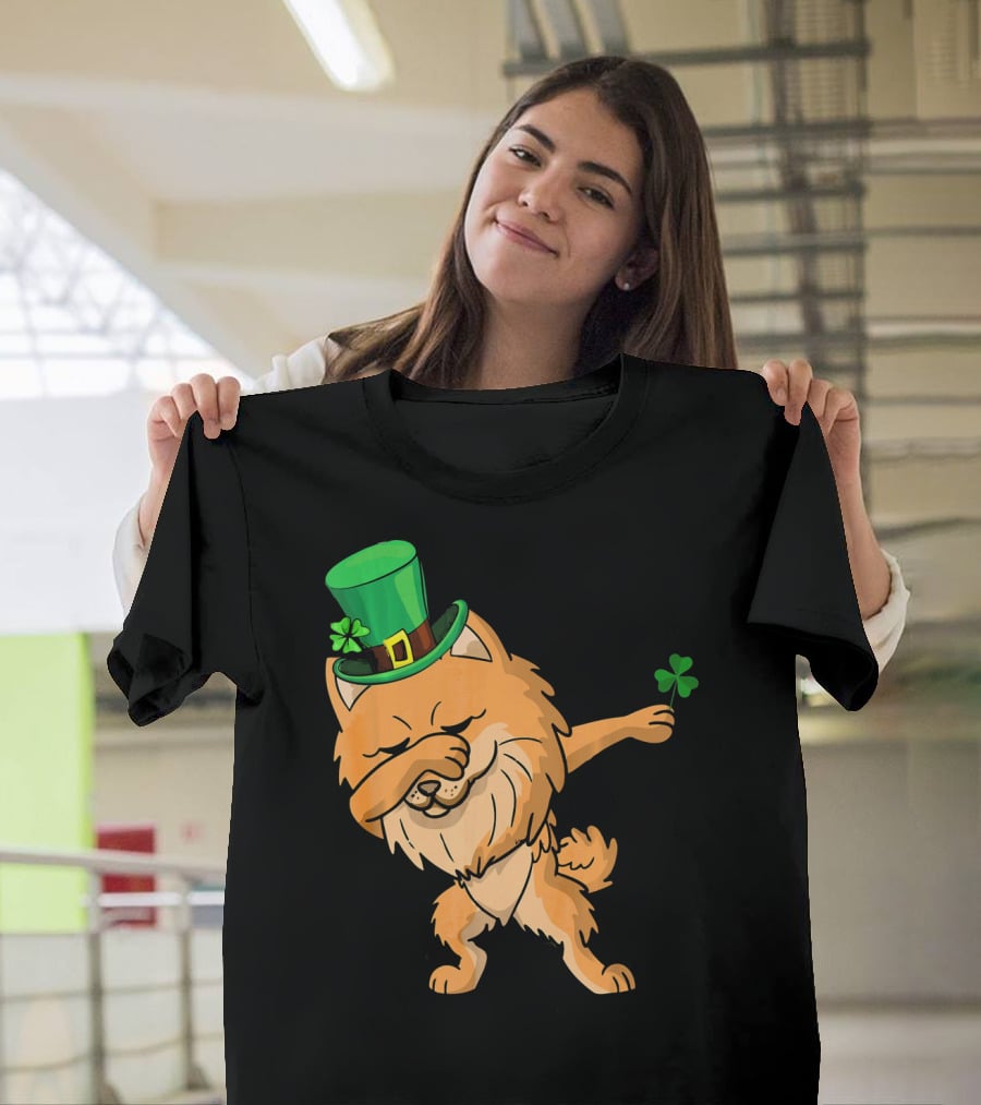 St Patricks Dabbing Pomeranian Leprechaun With Shamrock T-Shirt