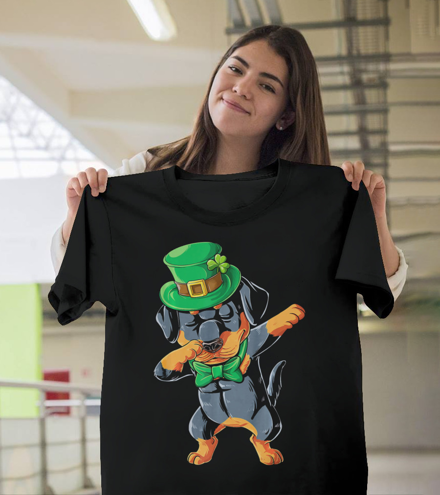 Rottweiler Dabbing Green Leprechaun Hat St Patrick's Day Bow Tie T-Shirt