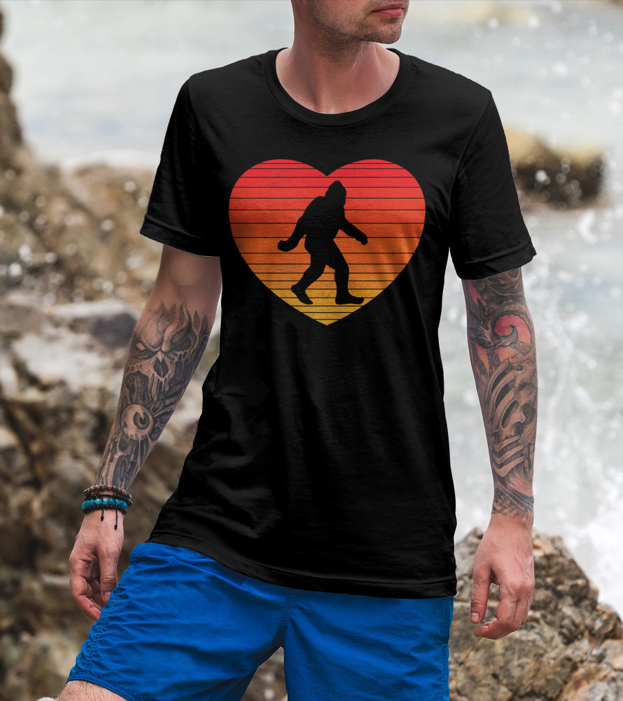 I Heart Bigfoot Sasquatch Funny Valentin Sunset T-Shirt