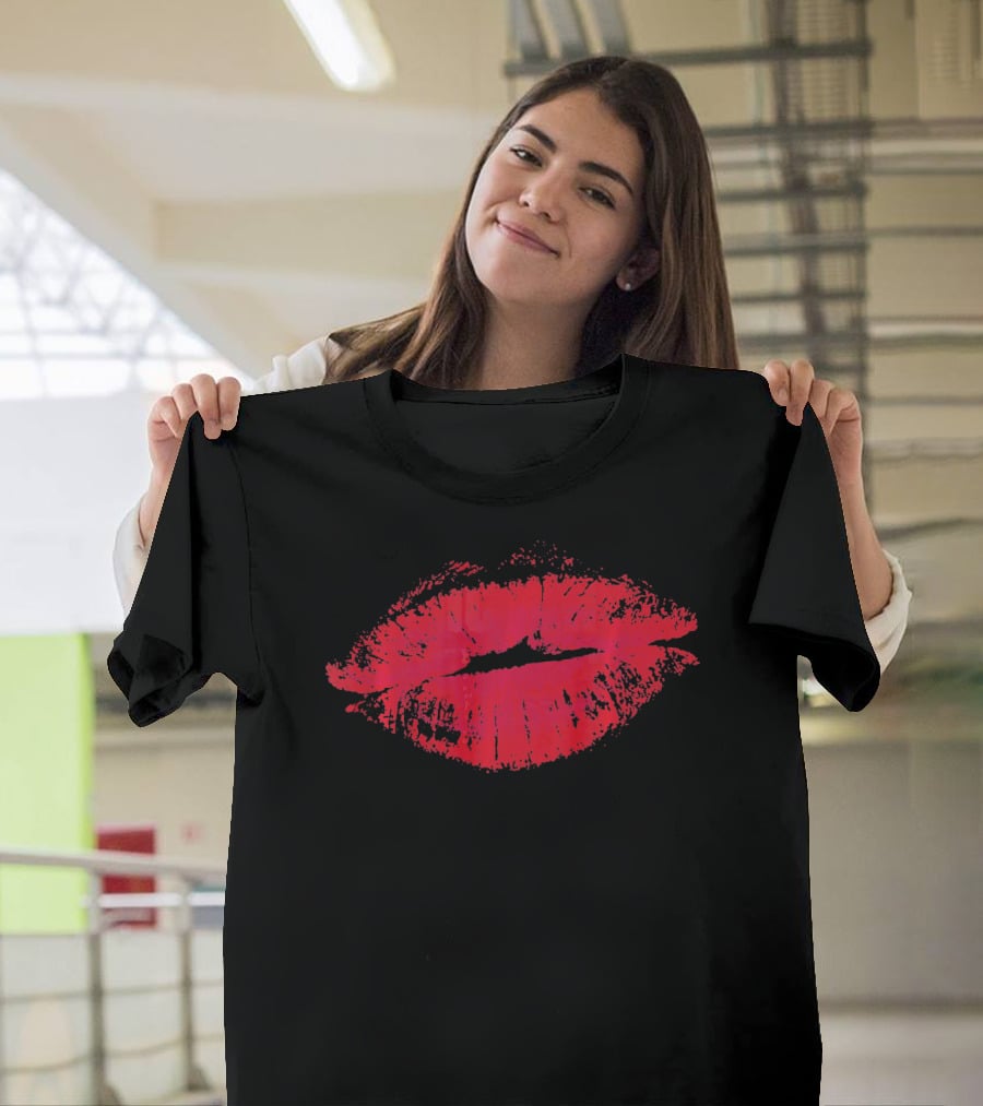 Red Lips Kiss Valentines Day Lipstick Print T-Shirt