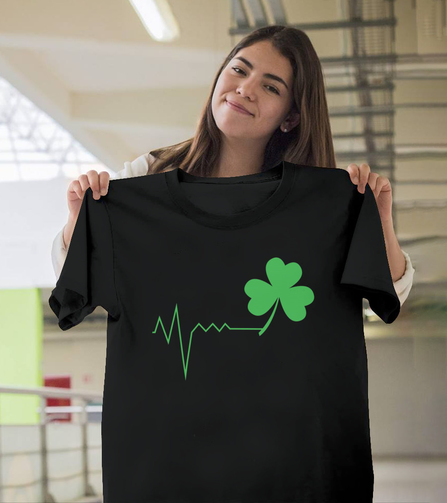 St. Patrick's Day Irish Nurse Ireland Shamrock Heartbeat T-Shirt