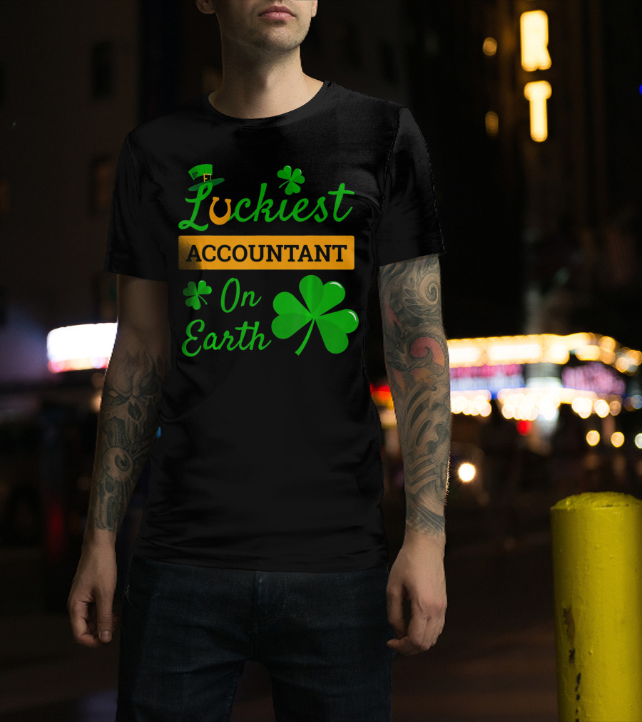 Luckiest Accountant On Earth St Patricks Clover Hat Shamrock T-Shirt