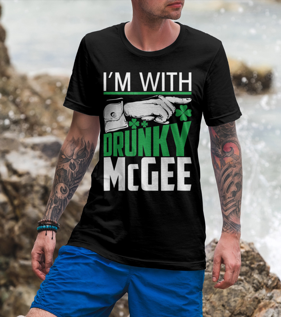 I'M WITH DRUNKY MCGEE St. Patrick's Day Shamrock Arrow T-Shirt