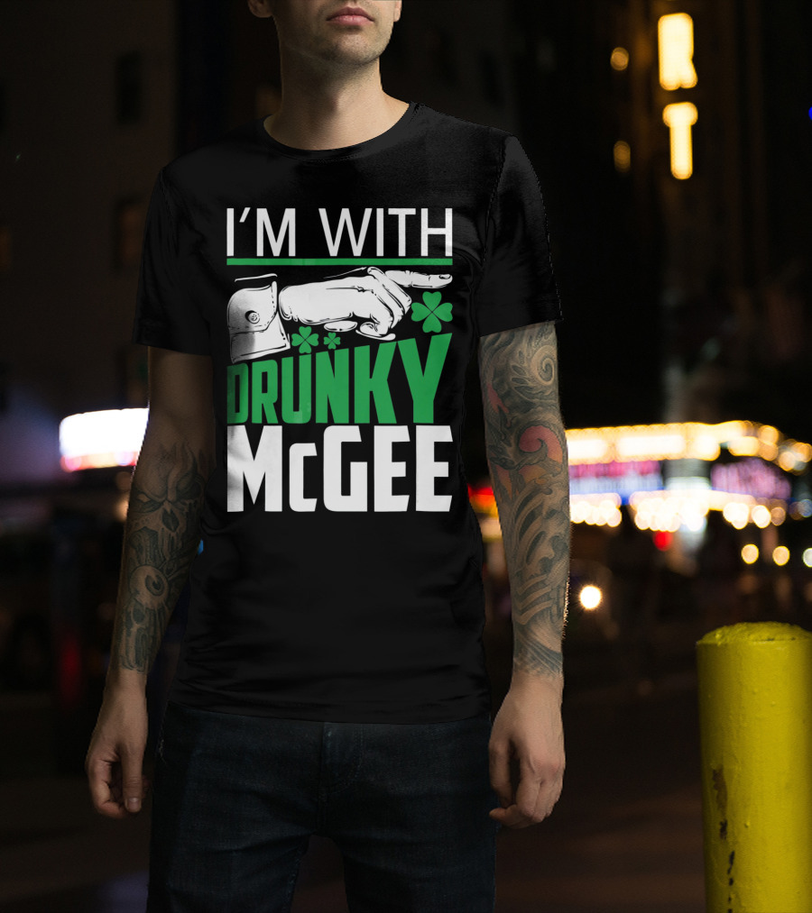 I'M WITH DRUNKY MCGEE St. Patrick's Day Shamrock Arrow T-Shirt
